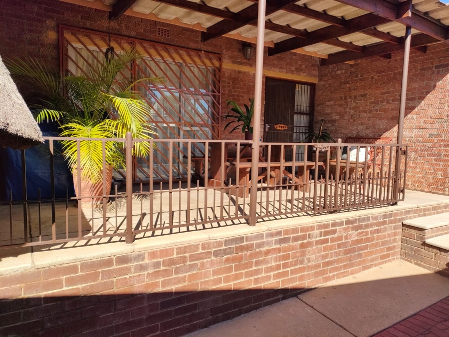 4 Bedroom Property for Sale in Monument Heights Northern Cape